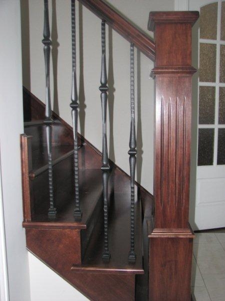 Oversized Fluted Box Newels & Hammered Spoon Metal Balusters - Picture #3