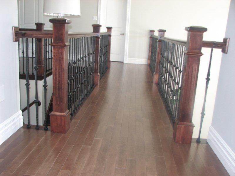 Oversized Fluted Box Newels & Hammered Spoon Metal Balusters - Picture #9